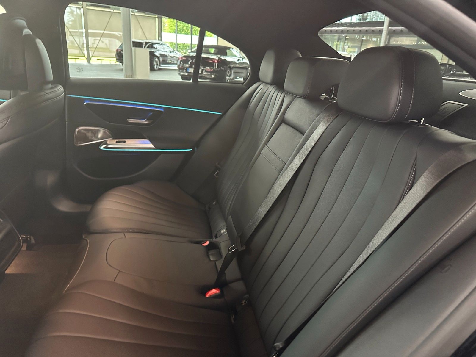 Mercedes-Benz E 300 e Exclusive Premium - Samsaru's Car Outlet