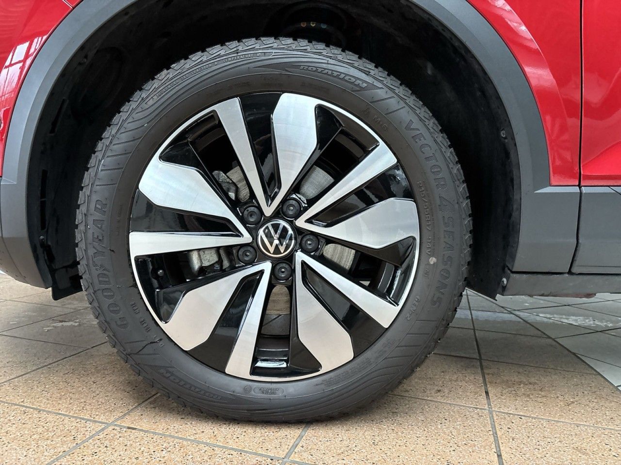 Volkswagen T-Roc 1.0 TSI MOVE - Samsaru's Car Outlet