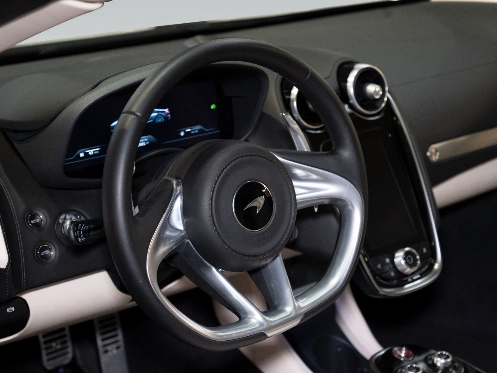 McLaren GT | Luxe | MSO Electrochromic Roof