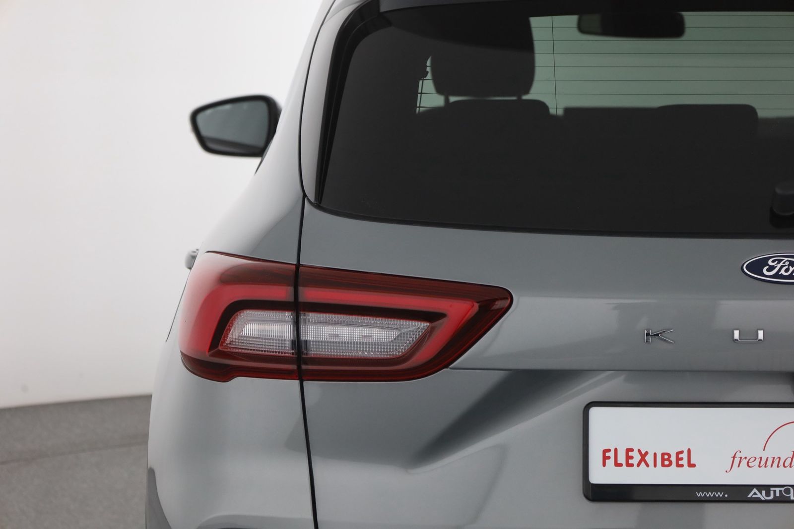 Ford Kuga 1.5 EB Titanium Aut. - Samsaru's Car Outlet