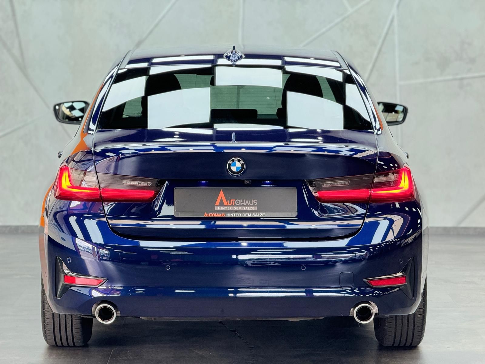 BMW 320i Advantage - Samsaru's Car Outlet