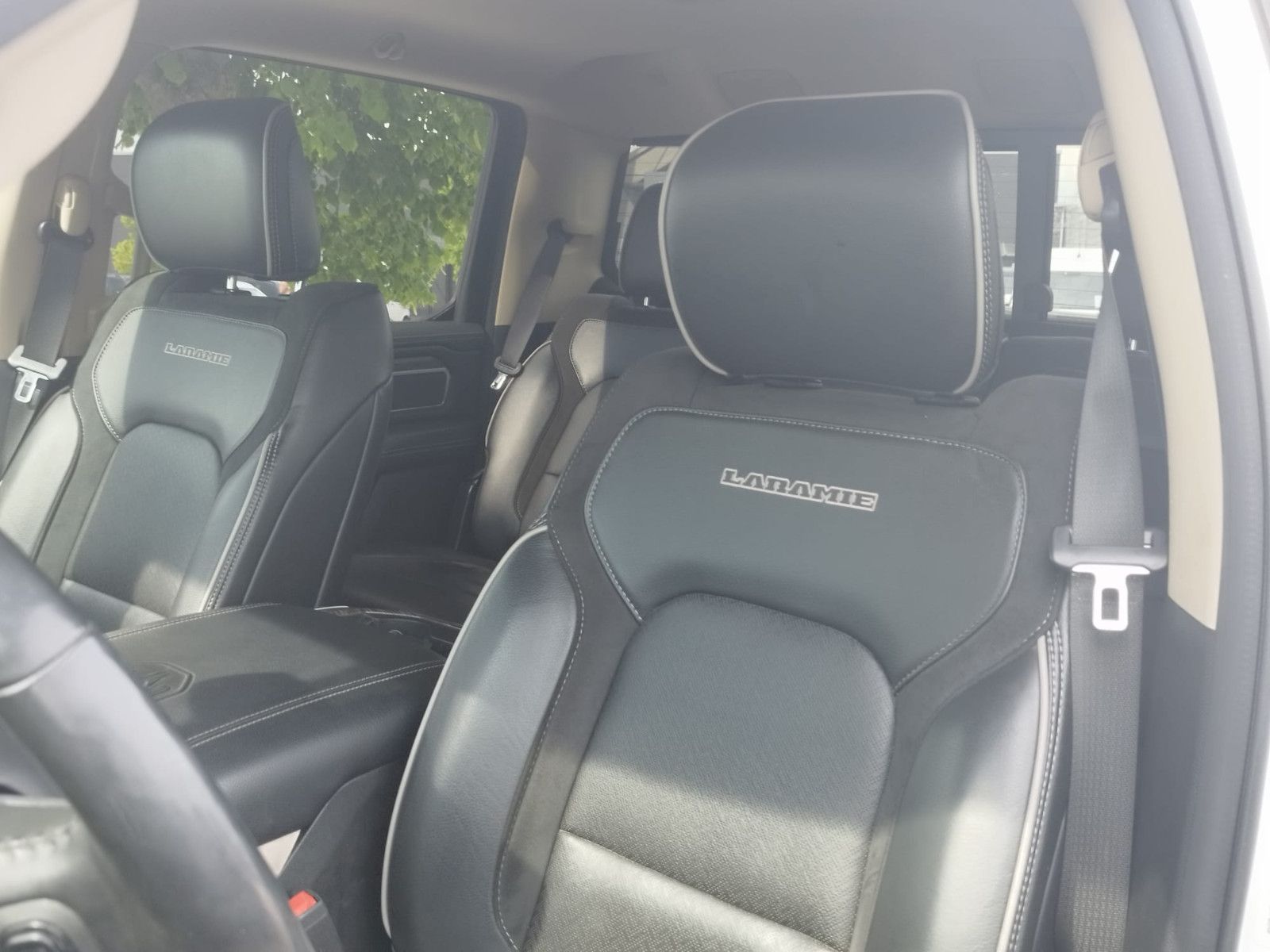 Dodge RAM 1500 Laramie Crew Cab 4x4  Kamera Leder LED