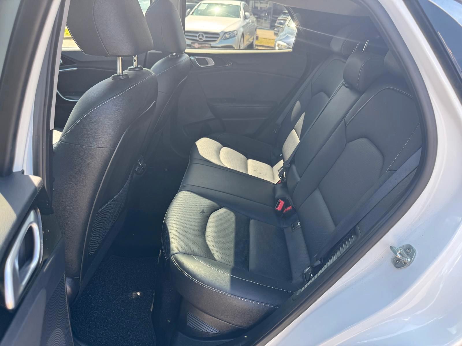 Kia XCeed 1.6 Plug-in Hybrid Platinum Edition - Samsaru's Car Outlet