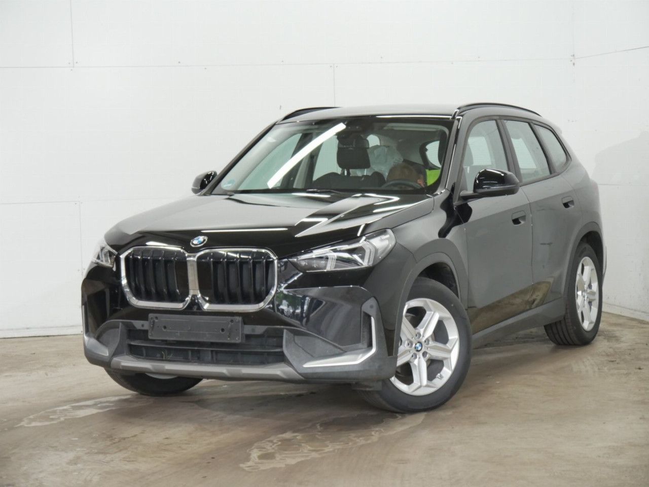 BMW X1 xDrive20d DAProf PA+ HUD LCProf KomZug St+Go" → "BMW X1 xDrive20d - Samsaru's Car Outlet