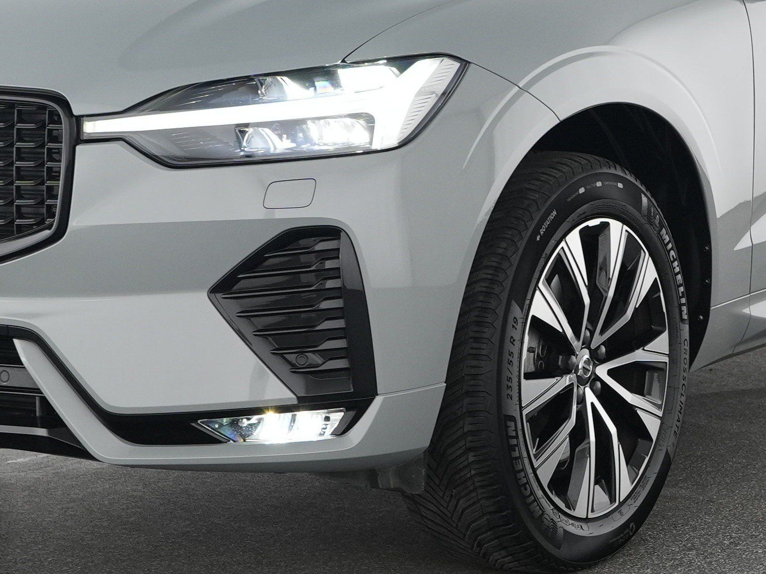 Volvo XC60 B4 AWD Geartronic Plus Dark ACC*BLIS*LEDER