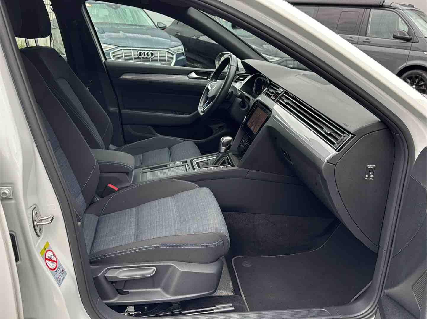 Volkswagen Passat Variant GTE - Samsaru's Car Outlet