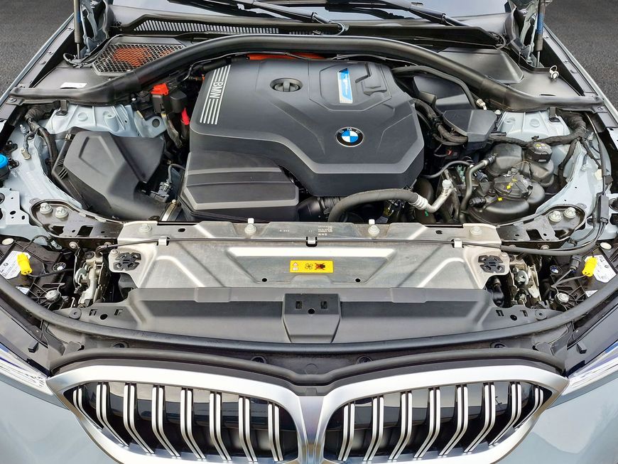 BMW 330e xDrive Aut. - Samsaru's Car Outlet