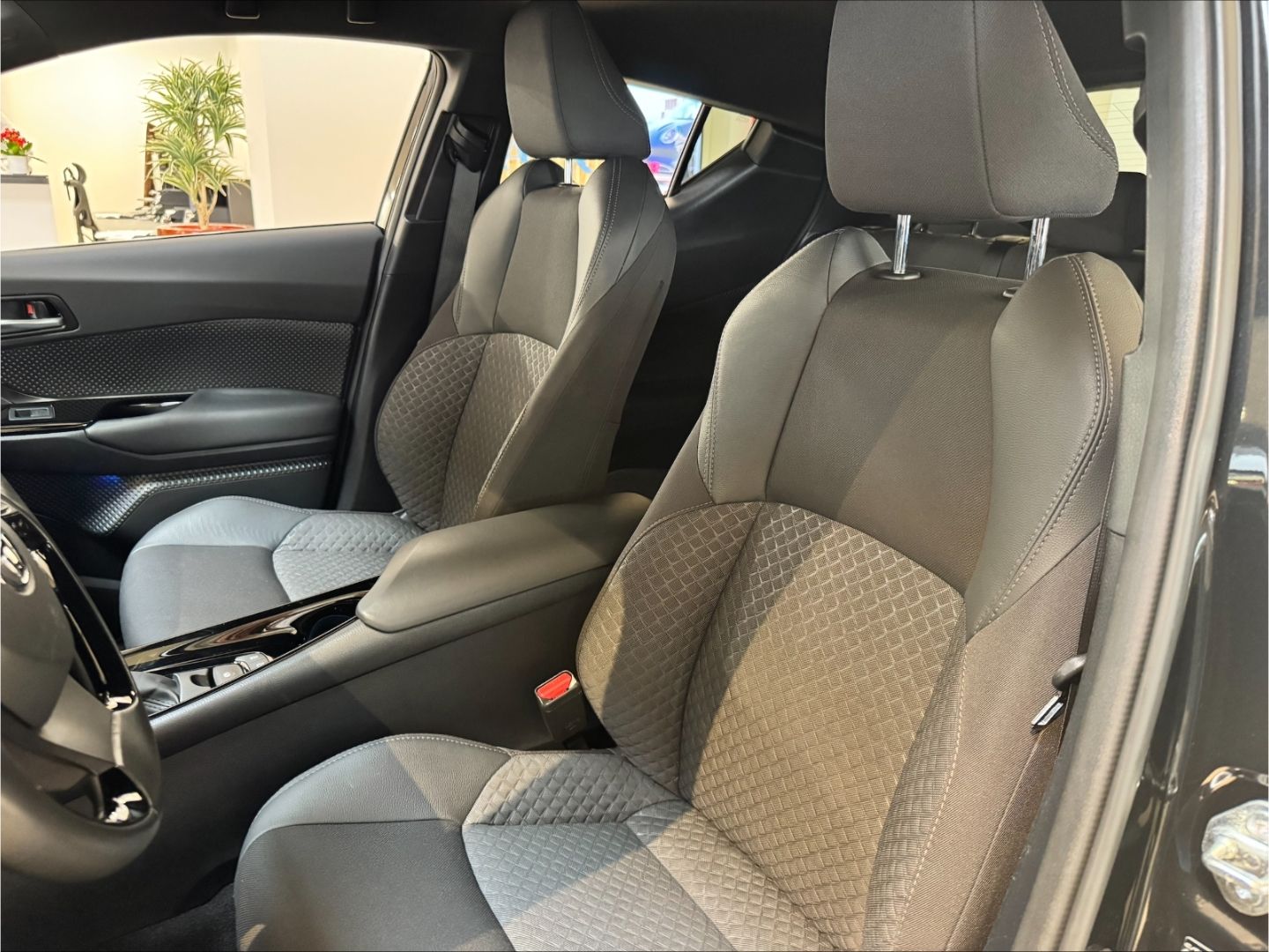 Toyota C-HR Hybrid Team D  Navigation 2.0l
