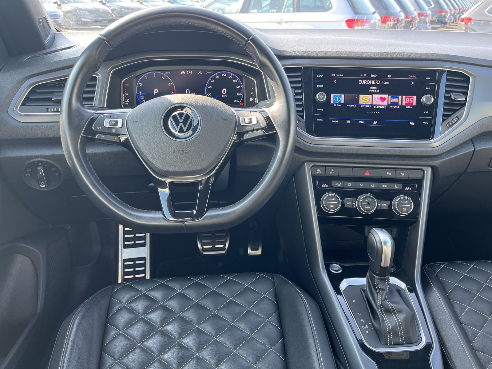 Volkswagen T-Roc 1.5 TSI R-Line - Samsaru's Car Outlet