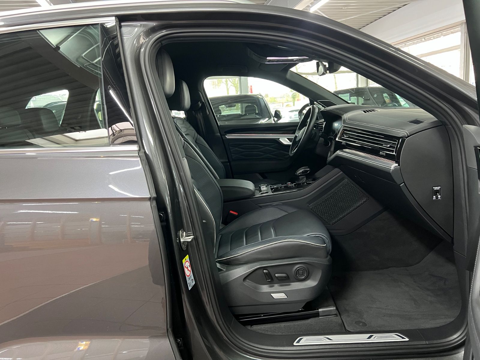 Volkswagen Touareg 3.0 TSI Elegance 4M HuD+VC+MEM+Puglia+19
