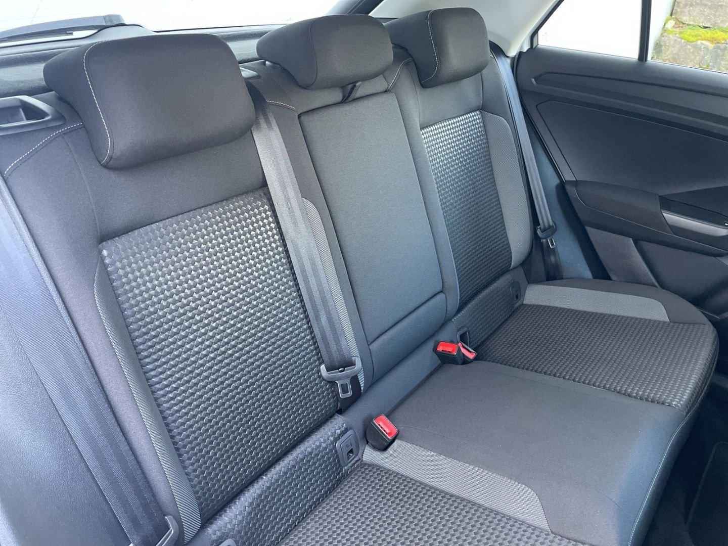 Volkswagen T-Roc 1.5 TSI DSG R-Line - Samsaru's Car Outlet