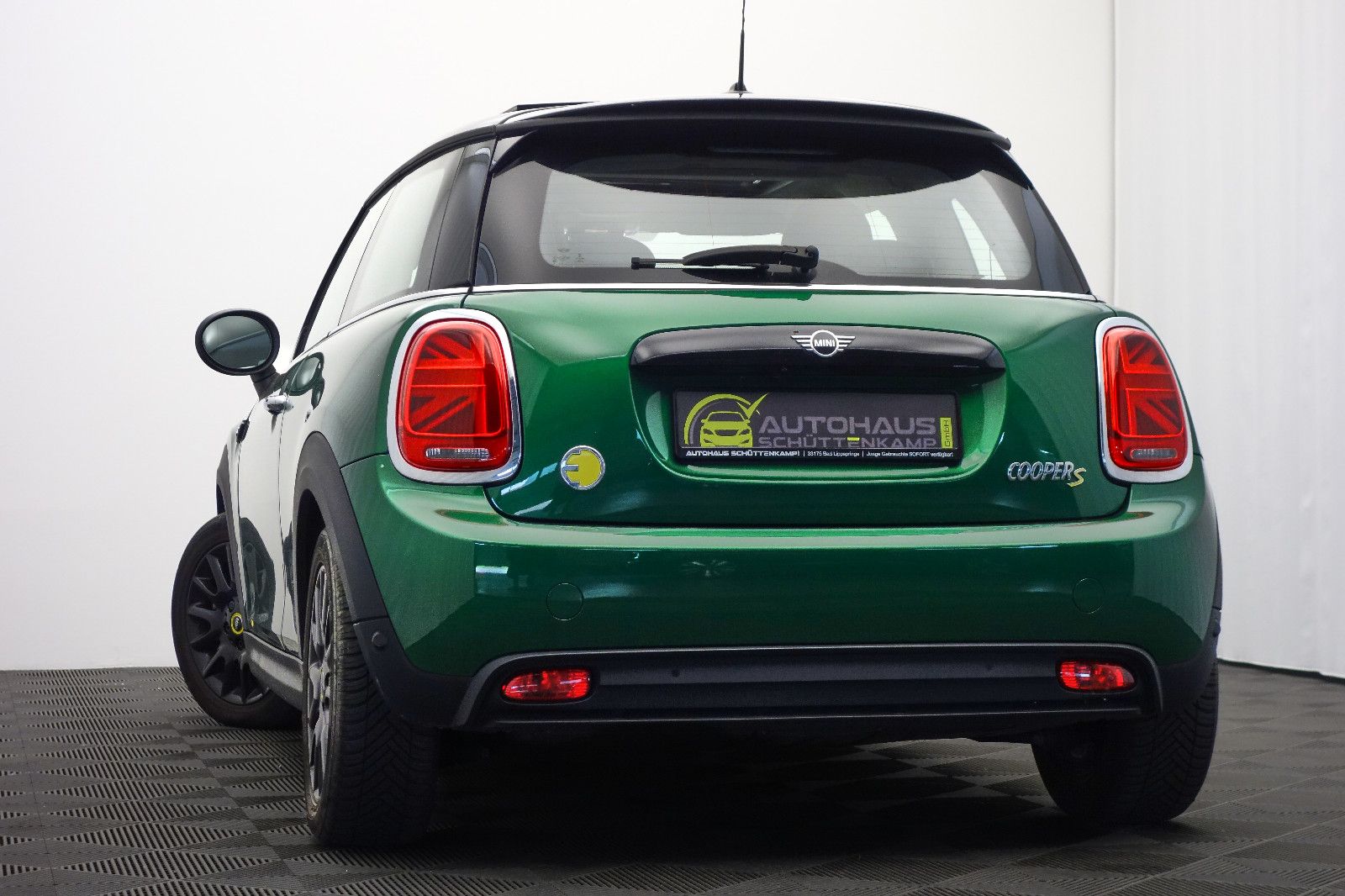 MINI Cooper SE Classic - Samsaru's Car Outlet