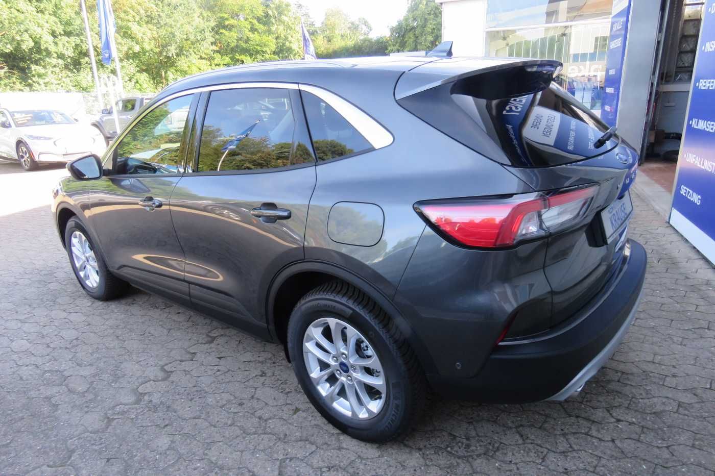 Ford Kuga Automatic TITANIUM - Samsaru's Car Outlet