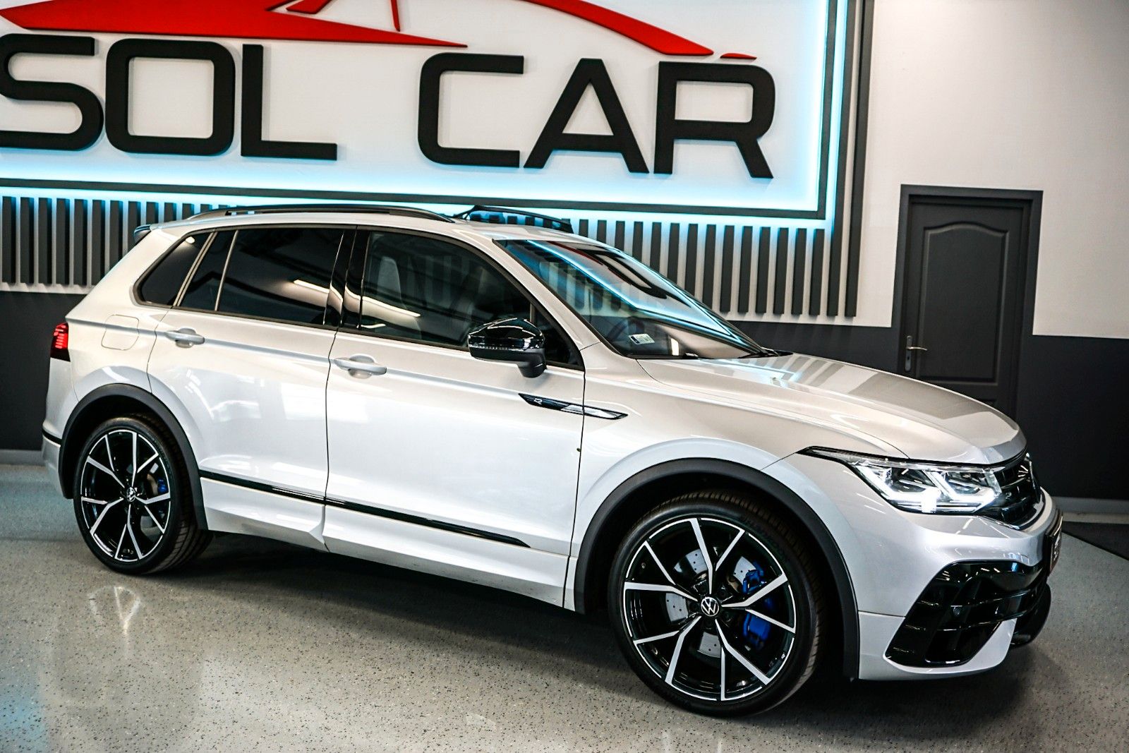Volkswagen Tiguan R 4Motion - Samsaru's Car Outlet