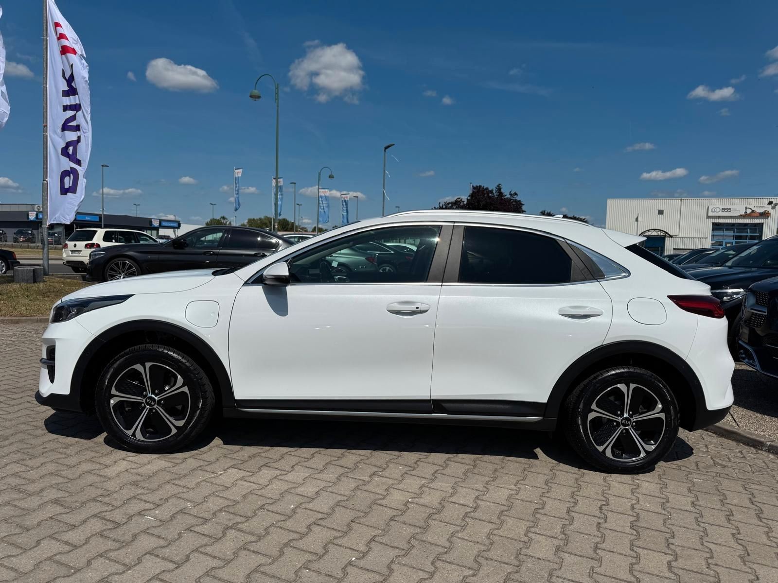 Kia XCeed 1.6 DCT Plug-in-Hybrid Platinum Edition - Samsaru's Car Outlet