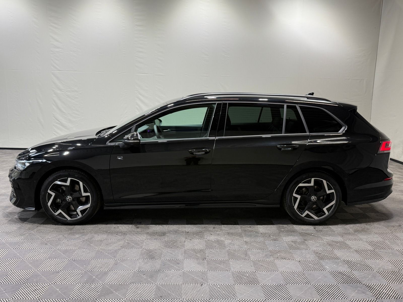 Volkswagen Golf Variant R-Line 2.0 TSI DSG 4M Black Style