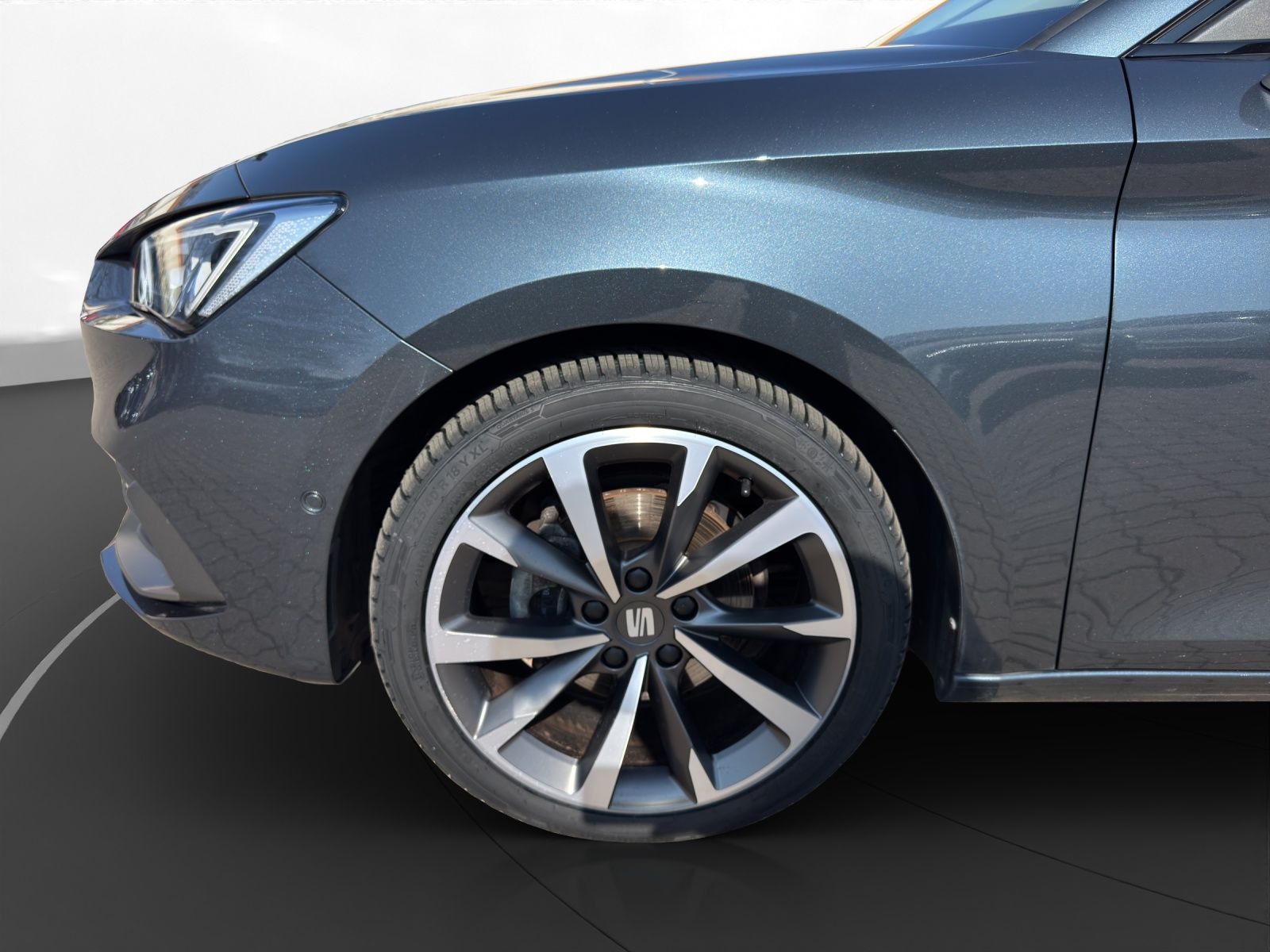 Seat Leon 2.0 TDI FR AHK Pano LED LM 18" Navi PDC vo+