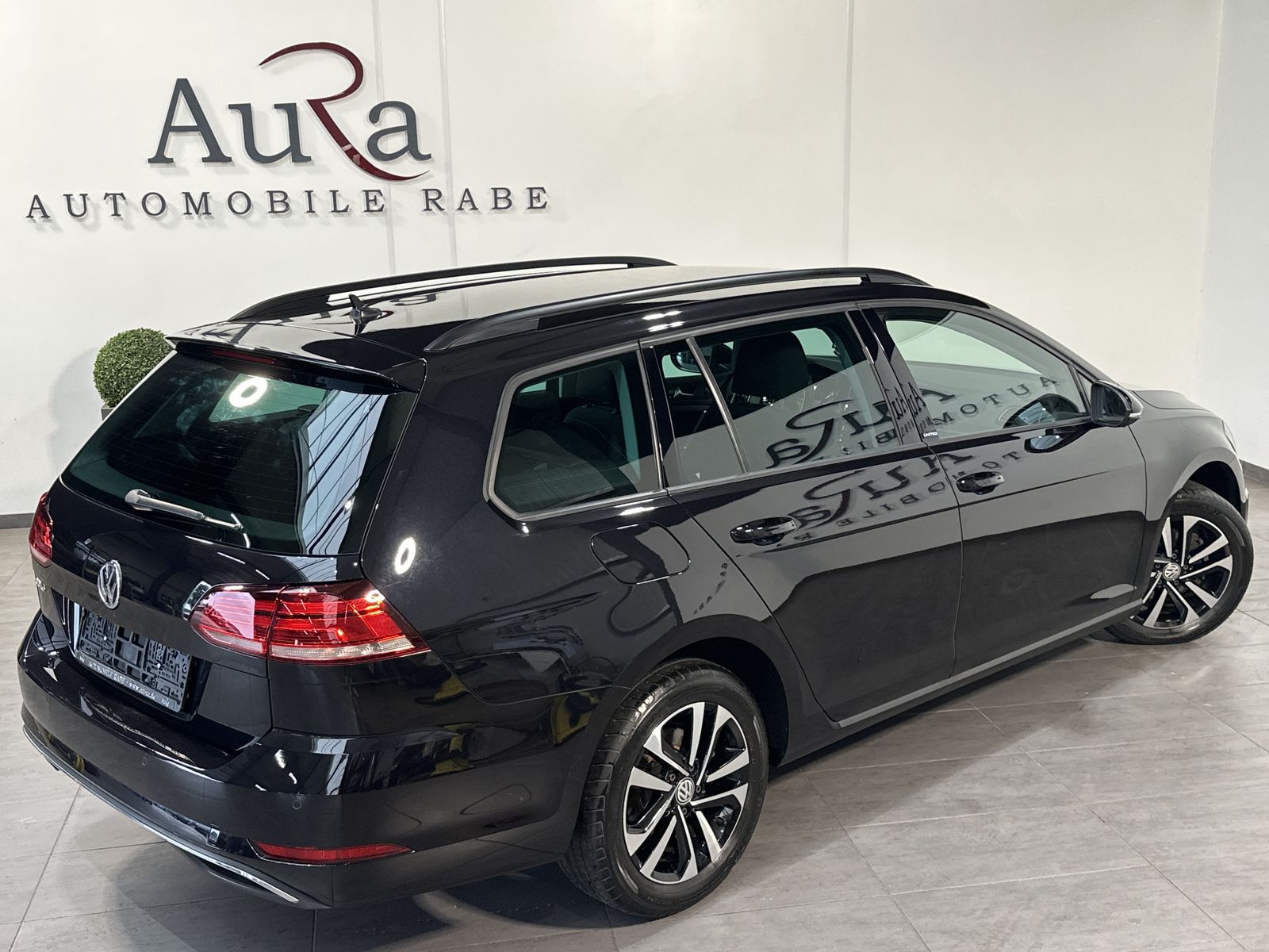 Volkswagen Golf Variant 2.0 TDI DSG United - Samsaru's Car Outlet
