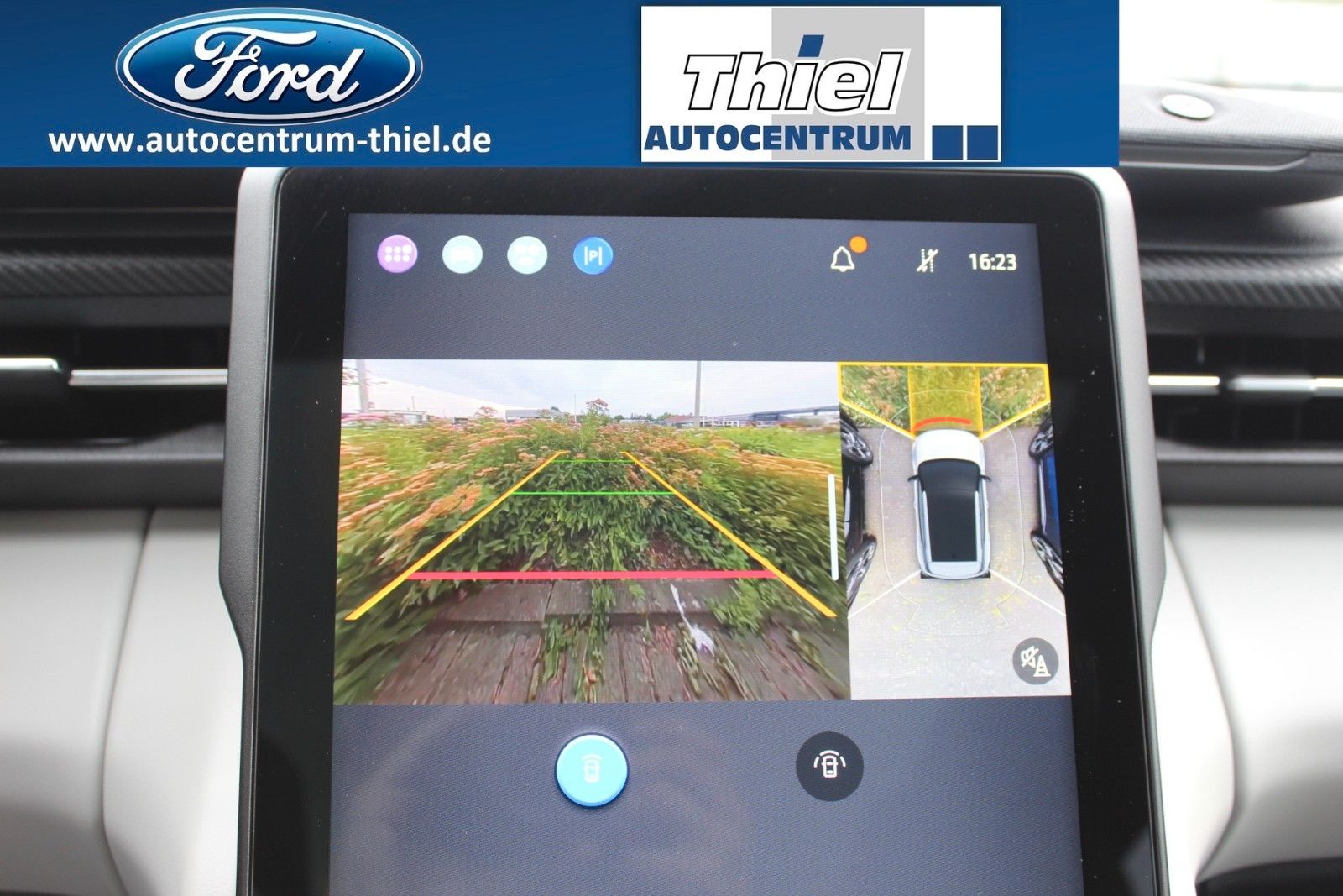 Ford Explorer Premium AWD Pano+Fahr-Assist+AHK+Ergo