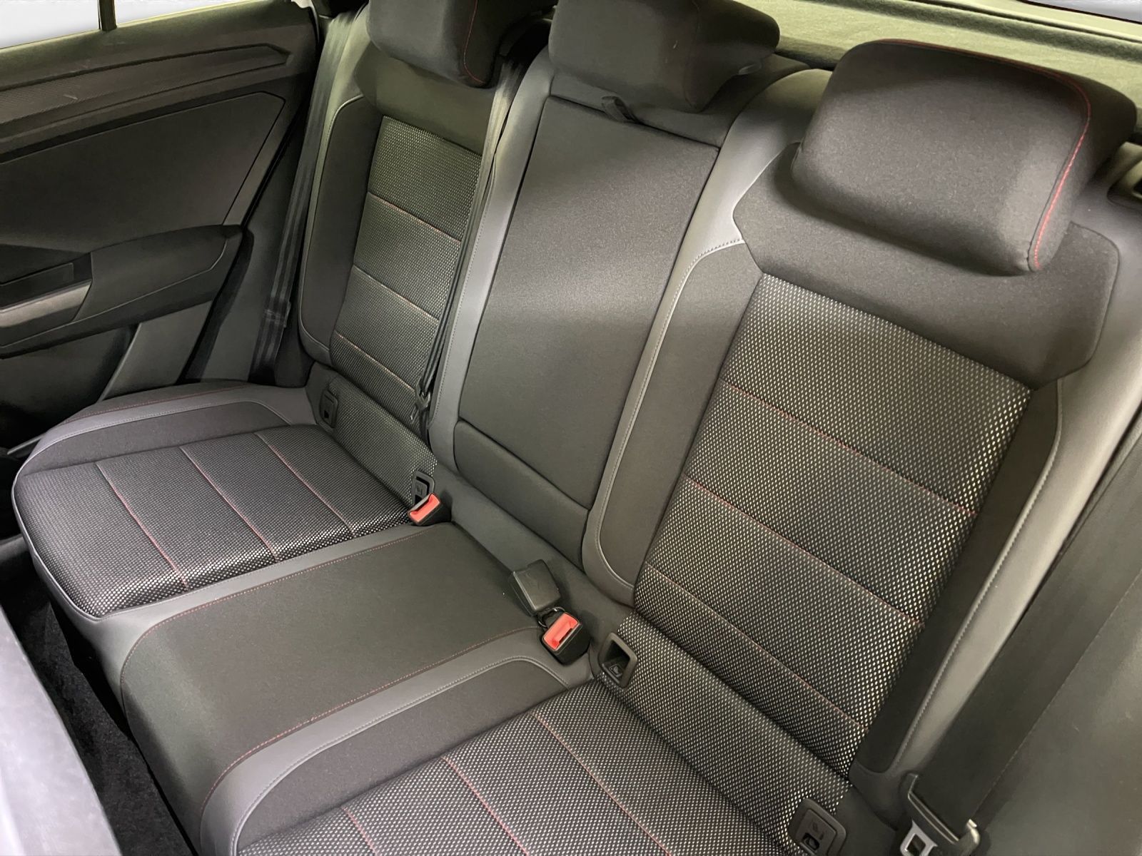 Volkswagen T-Roc 2.0 TSI Sport 4M - Samsaru's Car Outlet