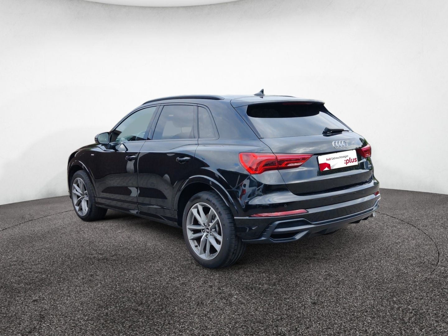 Audi Q3 40 TDI quattro S line - Samsaru's Car Outlet