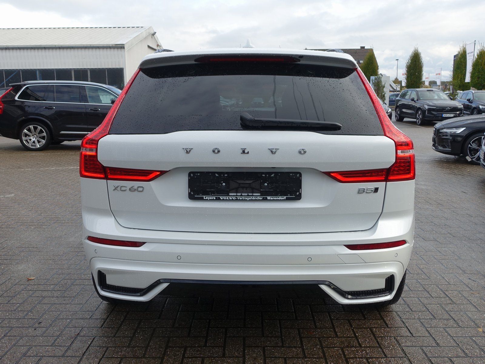 Volvo XC60 Plus B5 AWD/Four-C/AHK/HeadUp/360°Cam/Pano