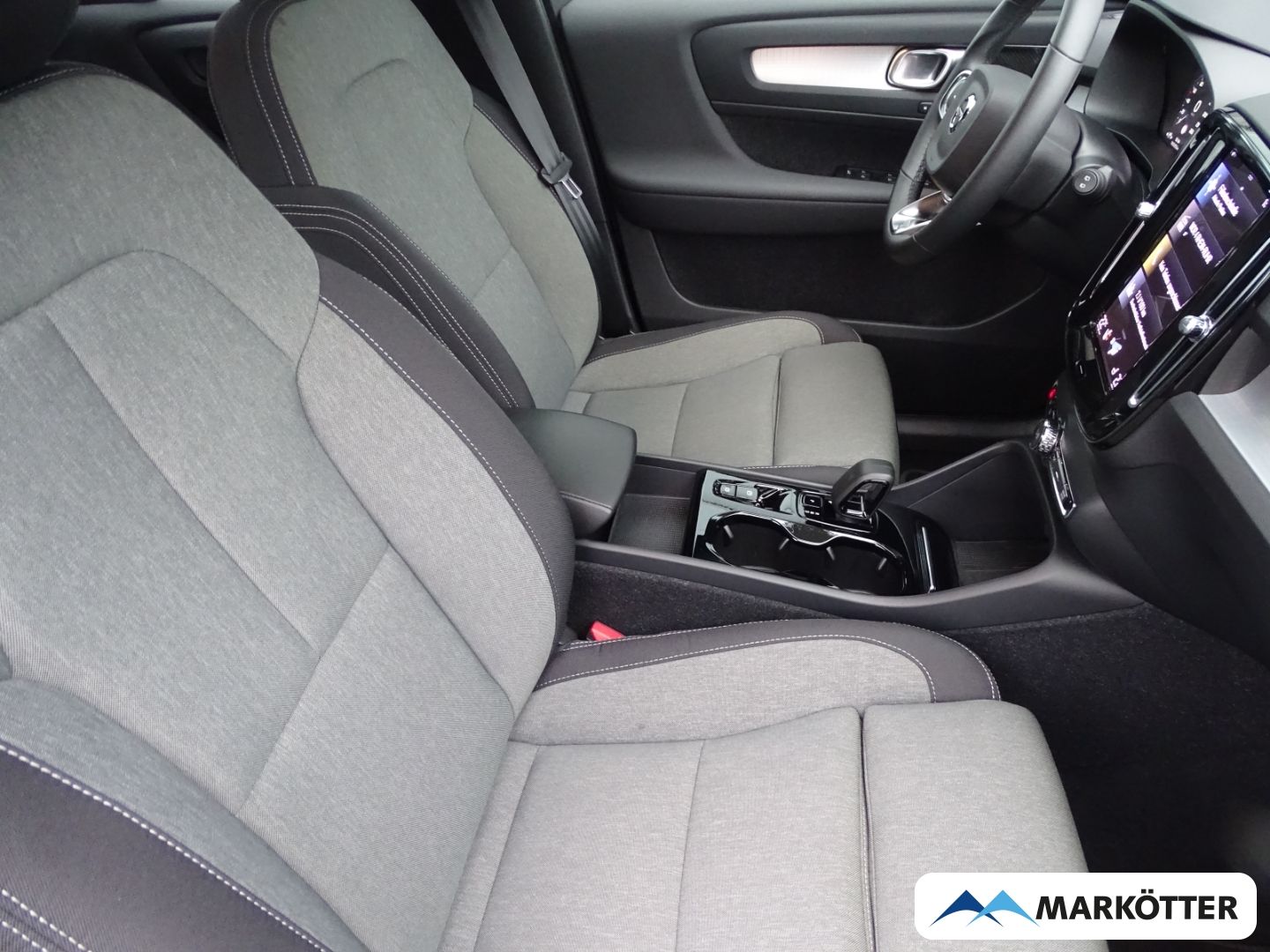 Volvo XC40 Plus Dark Recharge Plug-In Hybrid 2WD AHK