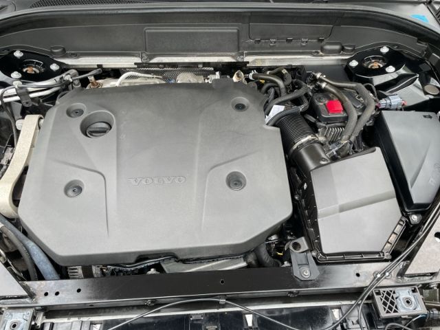 Volvo XC60 B4 2WD Momentum Pro Mild-Hybrid - Samsaru's Car Outlet