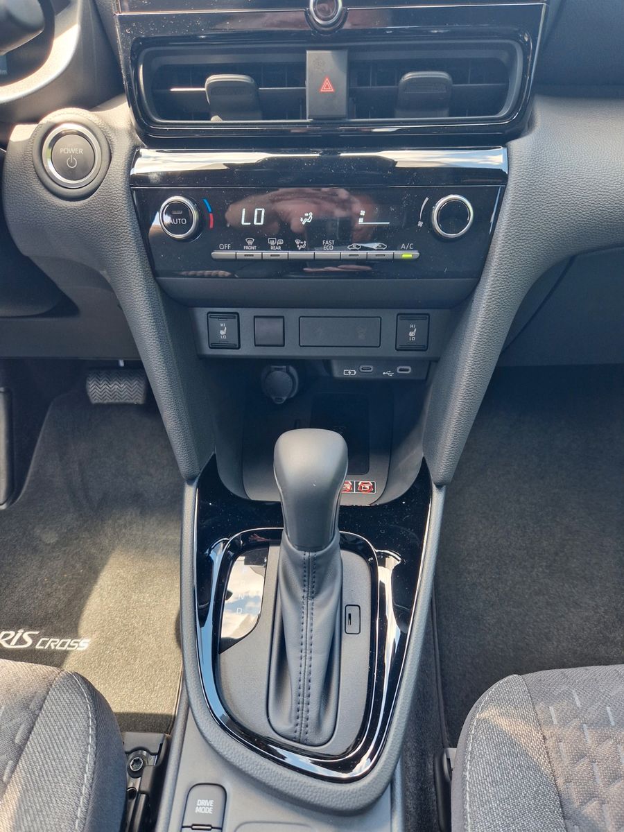Toyota Yaris Cross 1,5-l-VVT-iE Teamplayer Safety P. V