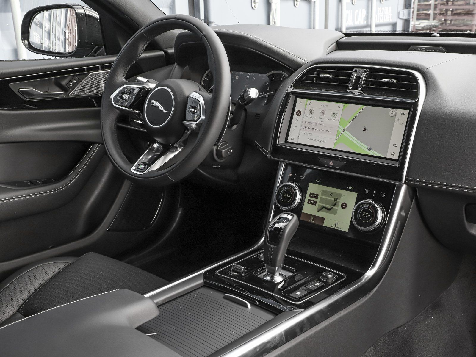 Jaguar XE P250 R-Dynamic Black Winter Paket