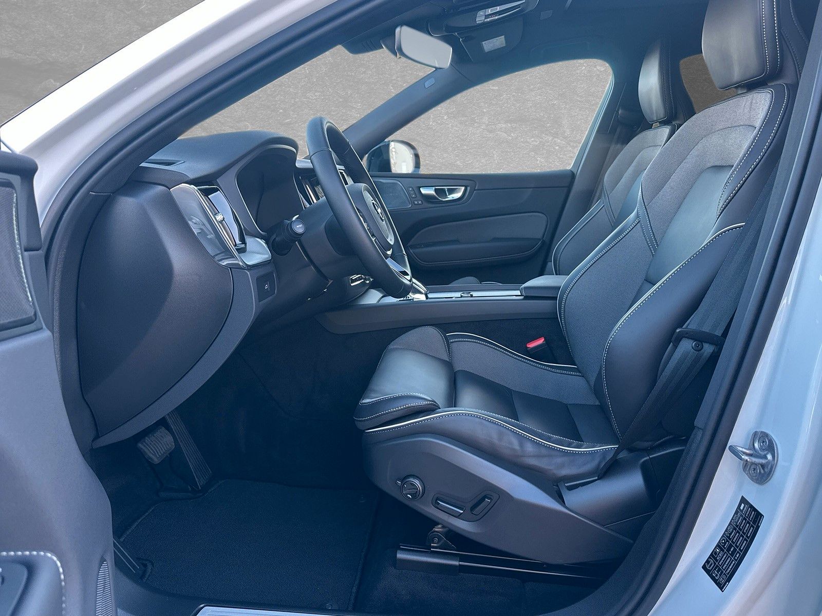 Volvo XC60 B5 AWD Plus Dark AHK ACC BLIS SD