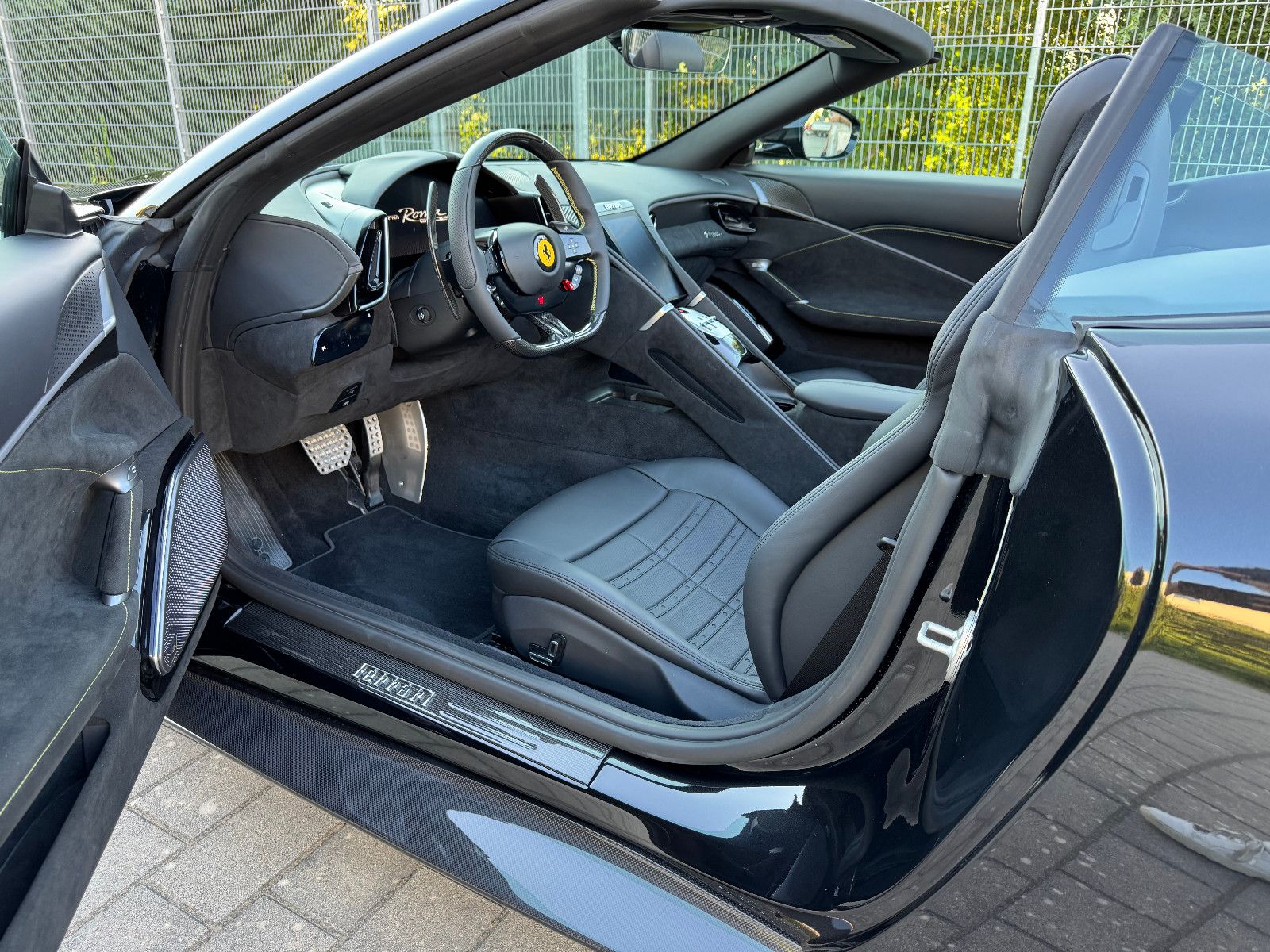 Ferrari Roma Spider - Samsaru's Car Outlet