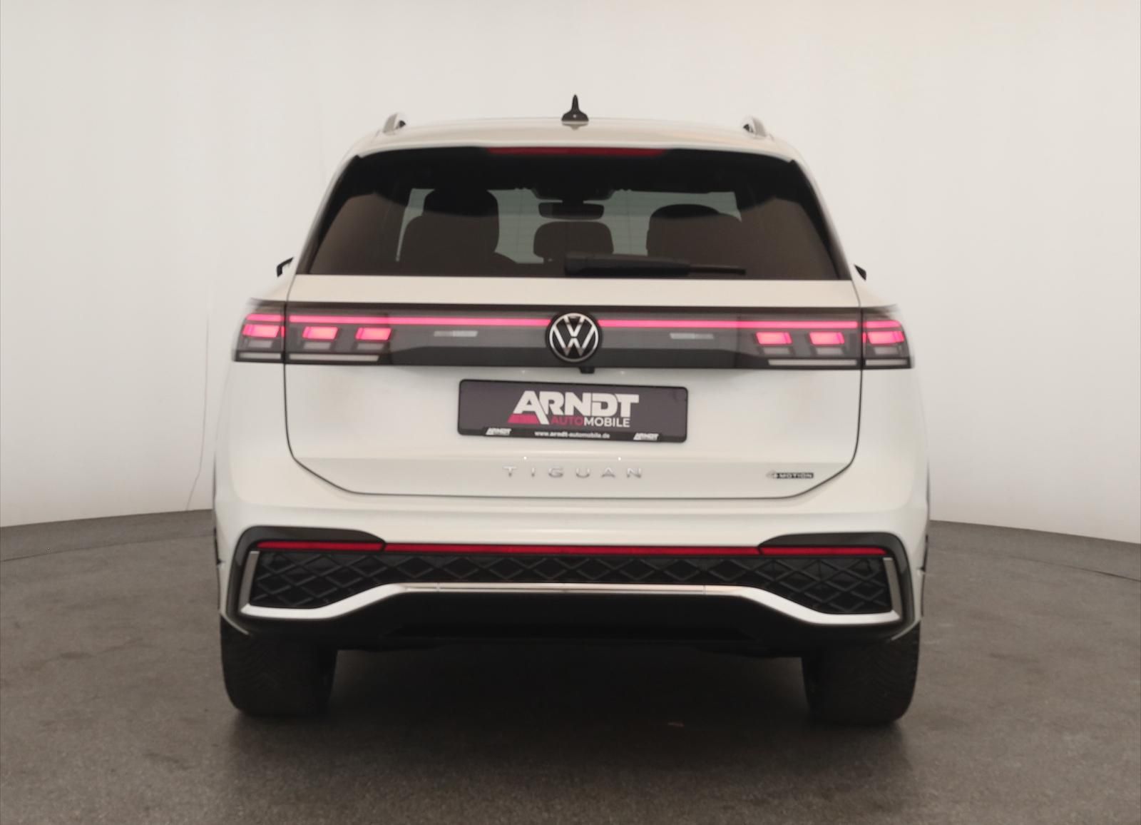 Volkswagen Tiguan 2.0 TDI 4M DSG R-Line Leder Pano Navi 360