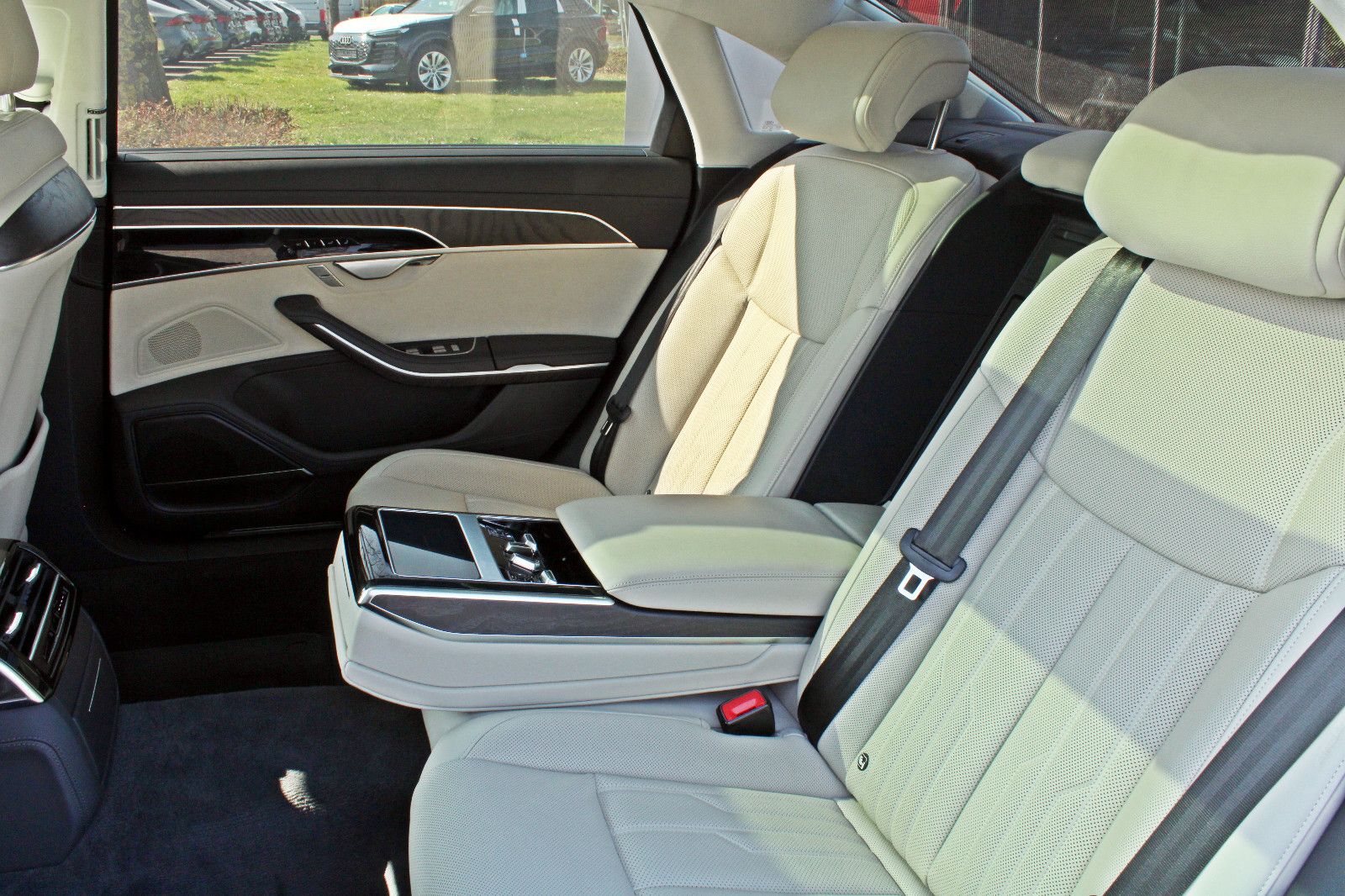 Audi A8 Lang 50TDI S LINE BLACK - Samsaru's Car Outlet