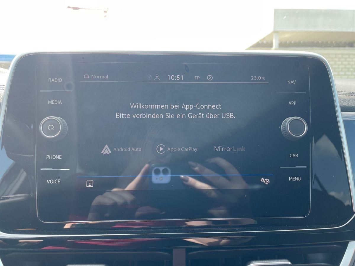 Volkswagen T-Roc 1.5 TSI DSG R-LINE - Samsaru's Car Outlet