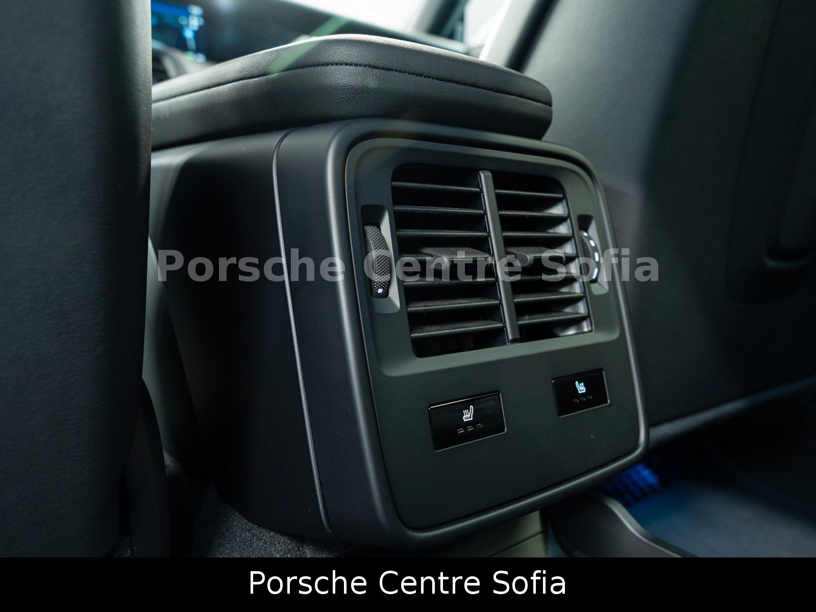 Porsche Taycan Cross Turismo 4