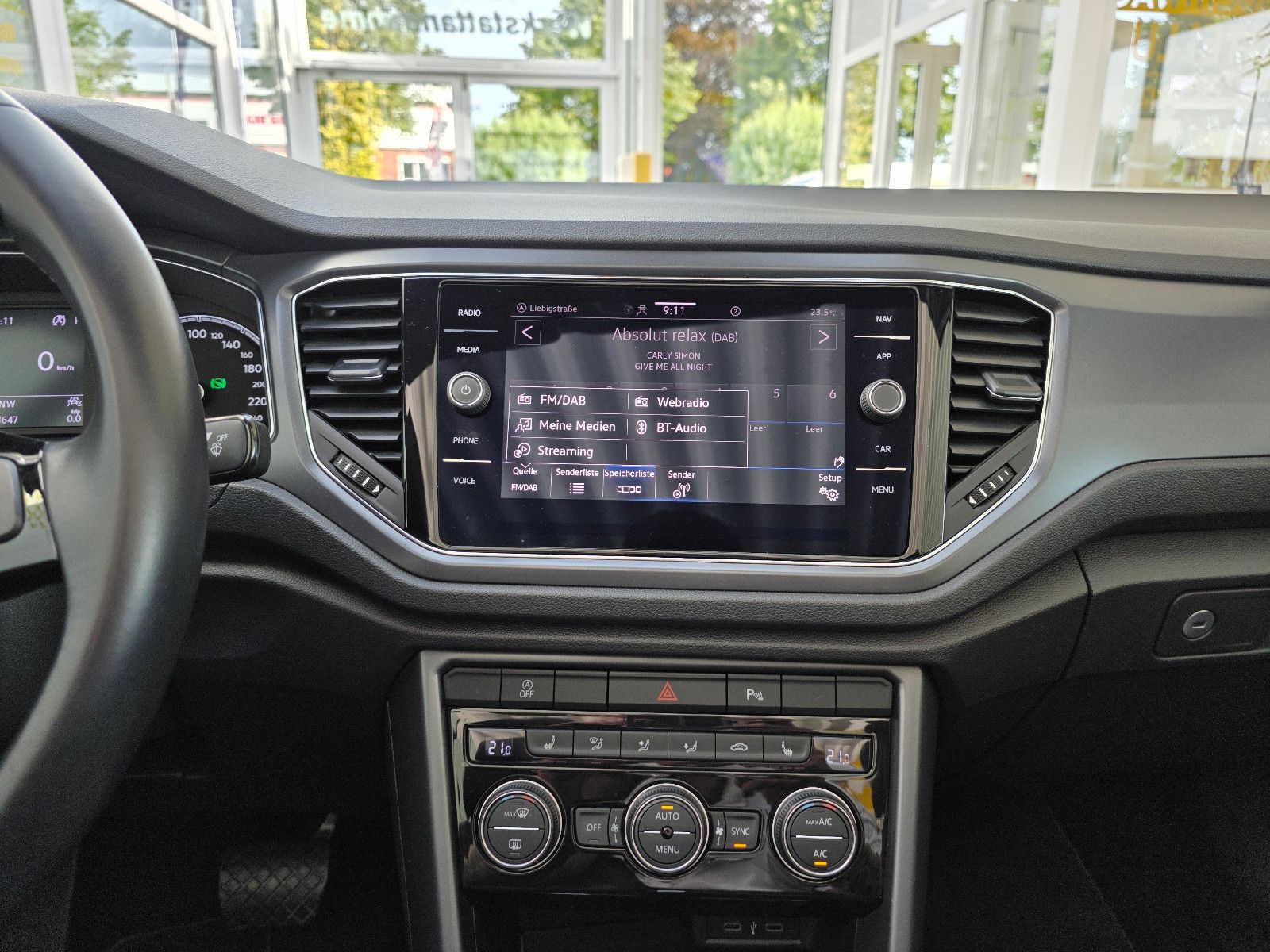 Volkswagen T-Roc Style - Samsaru's Car Outlet