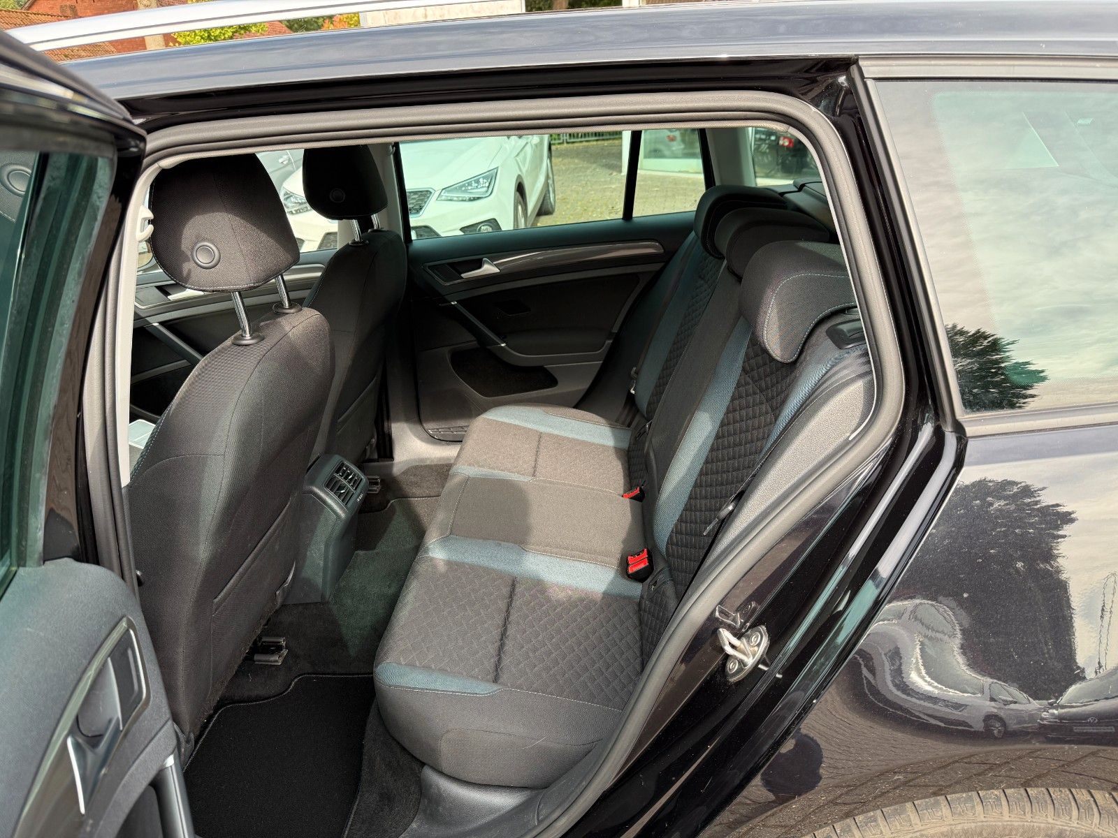 Volkswagen Golf VII Variant IQ.DRIVE - Samsaru's Car Outlet