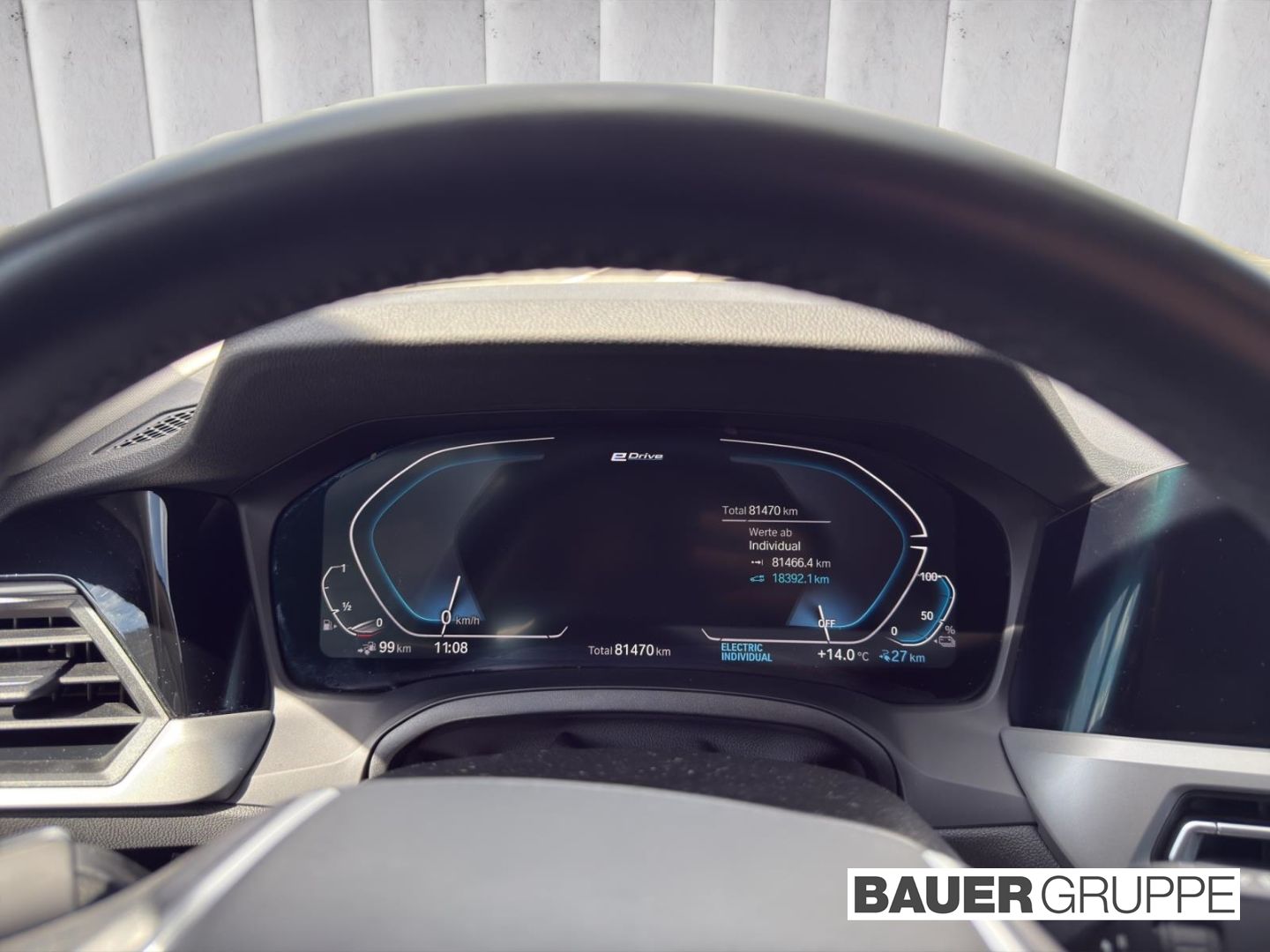BMW 330 e xDrive Advantage - Samsaru's Car Outlet
