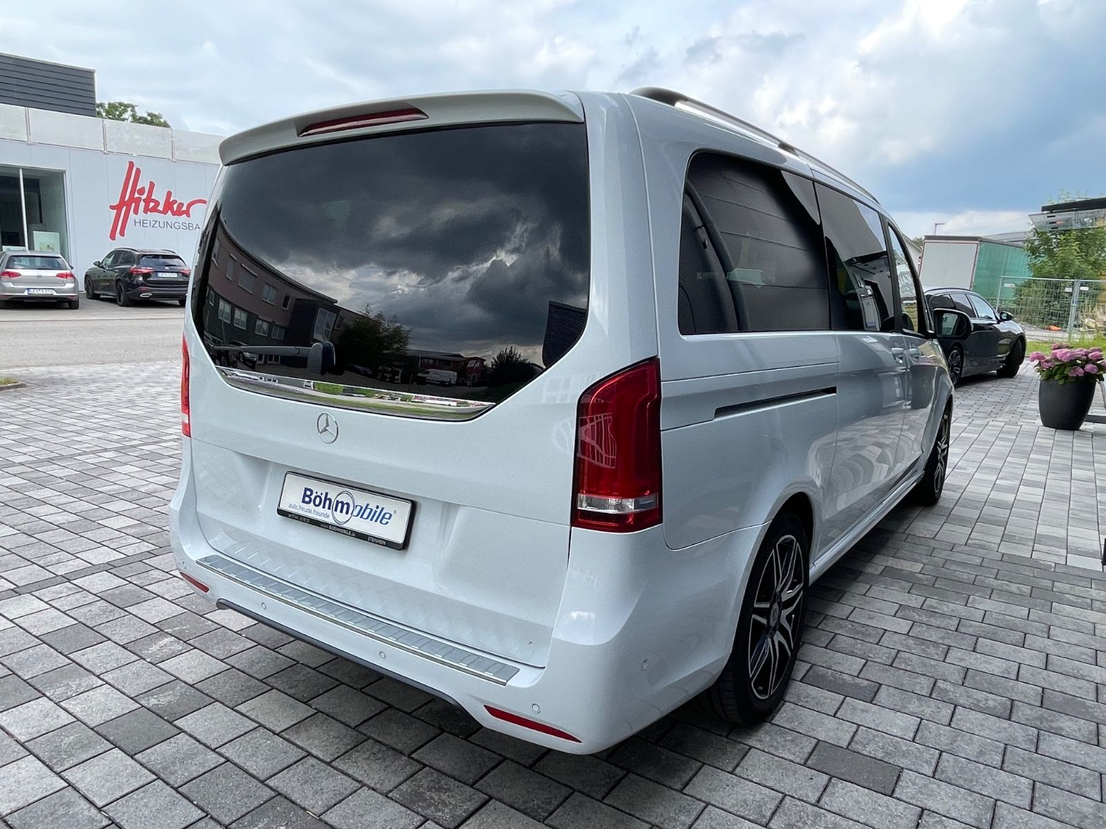 Mercedes-Benz V 300 d AMG - Samsaru's Car Outlet