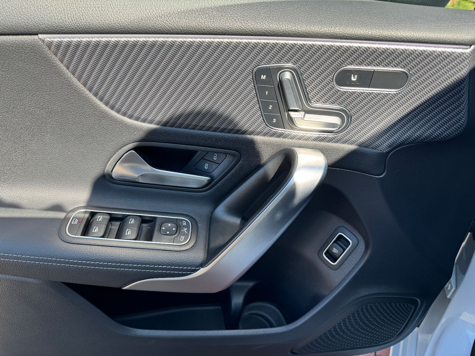 Mercedes-Benz A 180 AMG-Line - Samsaru's Car Outlet