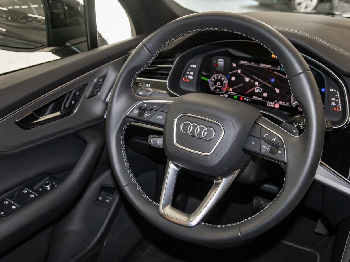 Audi Q7 SUV TFSI e S line 55 TFSI e quattro tiptronic