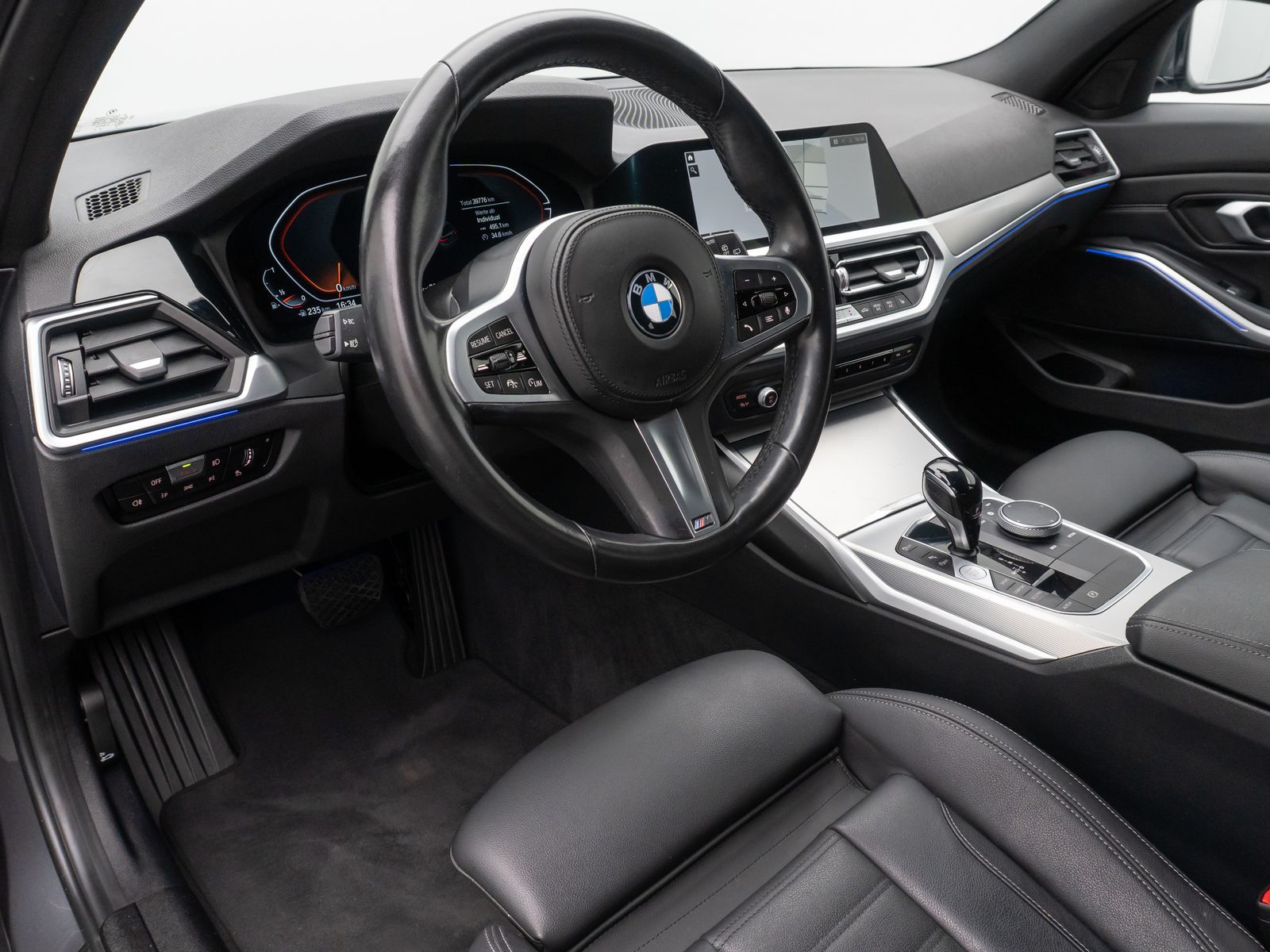 BMW 320i Sport Line - Samsaru's Car Outlet