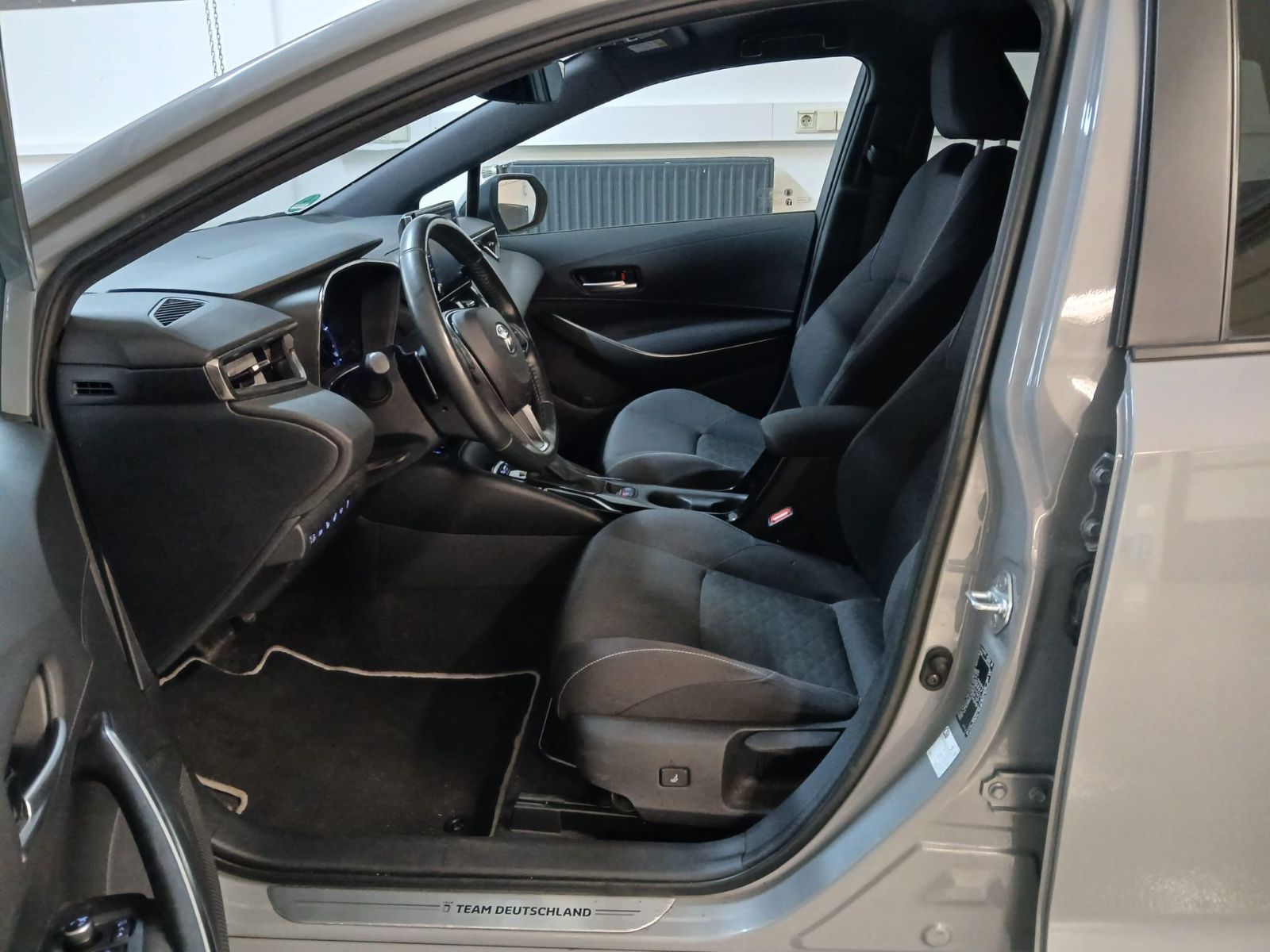Toyota Corolla Touring Sports 2.0 Hybrid Team - Samsaru's Car Outlet
