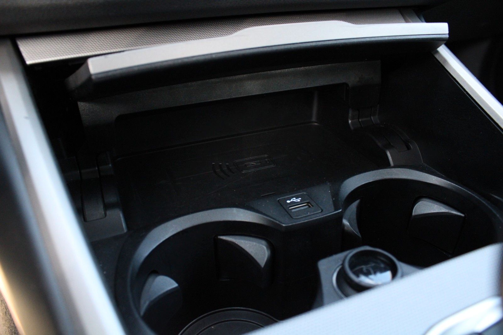 BMW 320i Lim. Advantage - Samsaru's Car Outlet