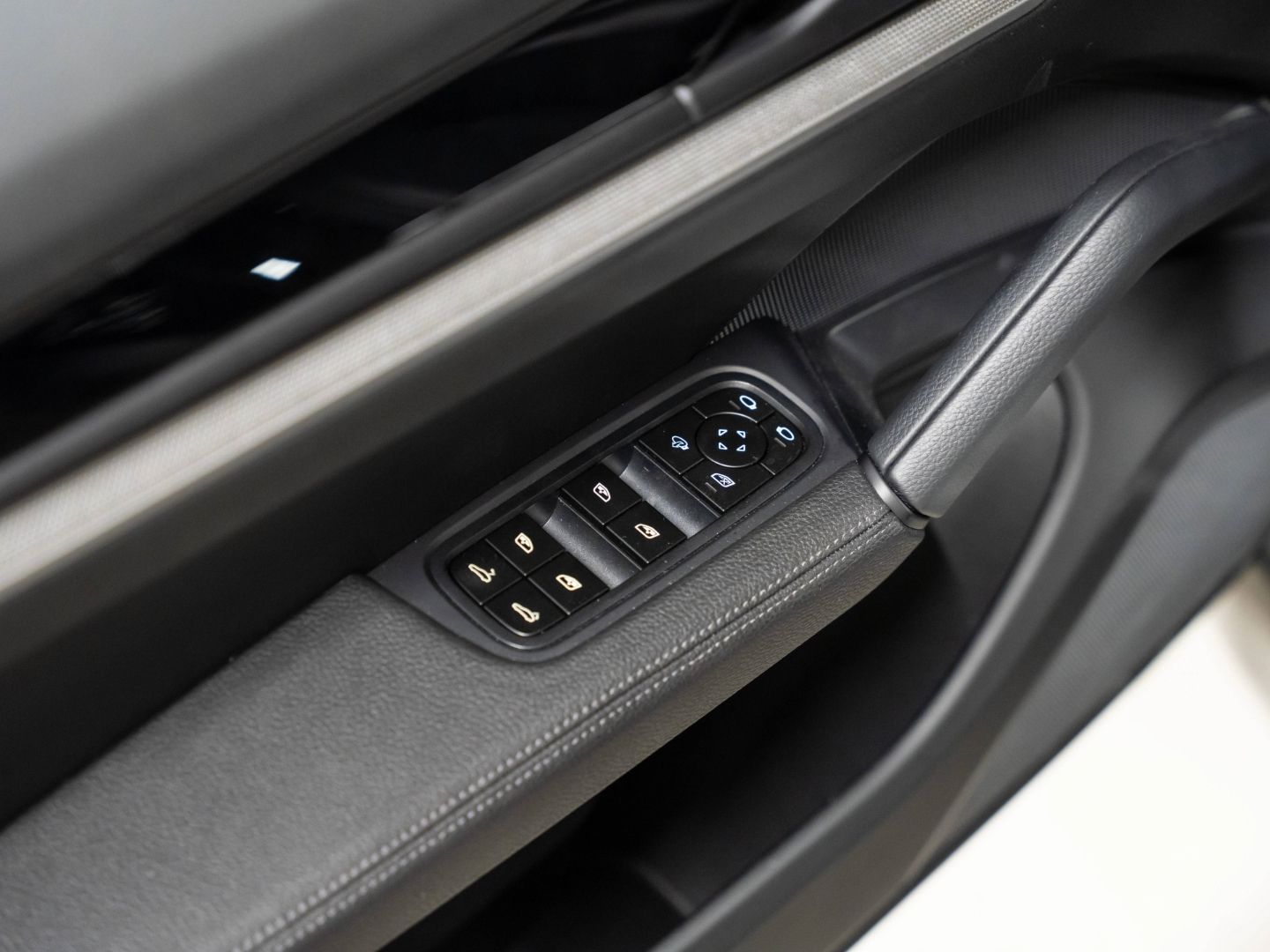 Porsche Cayenne Coupe PDCC Luftfederung InnoDrive BOSE