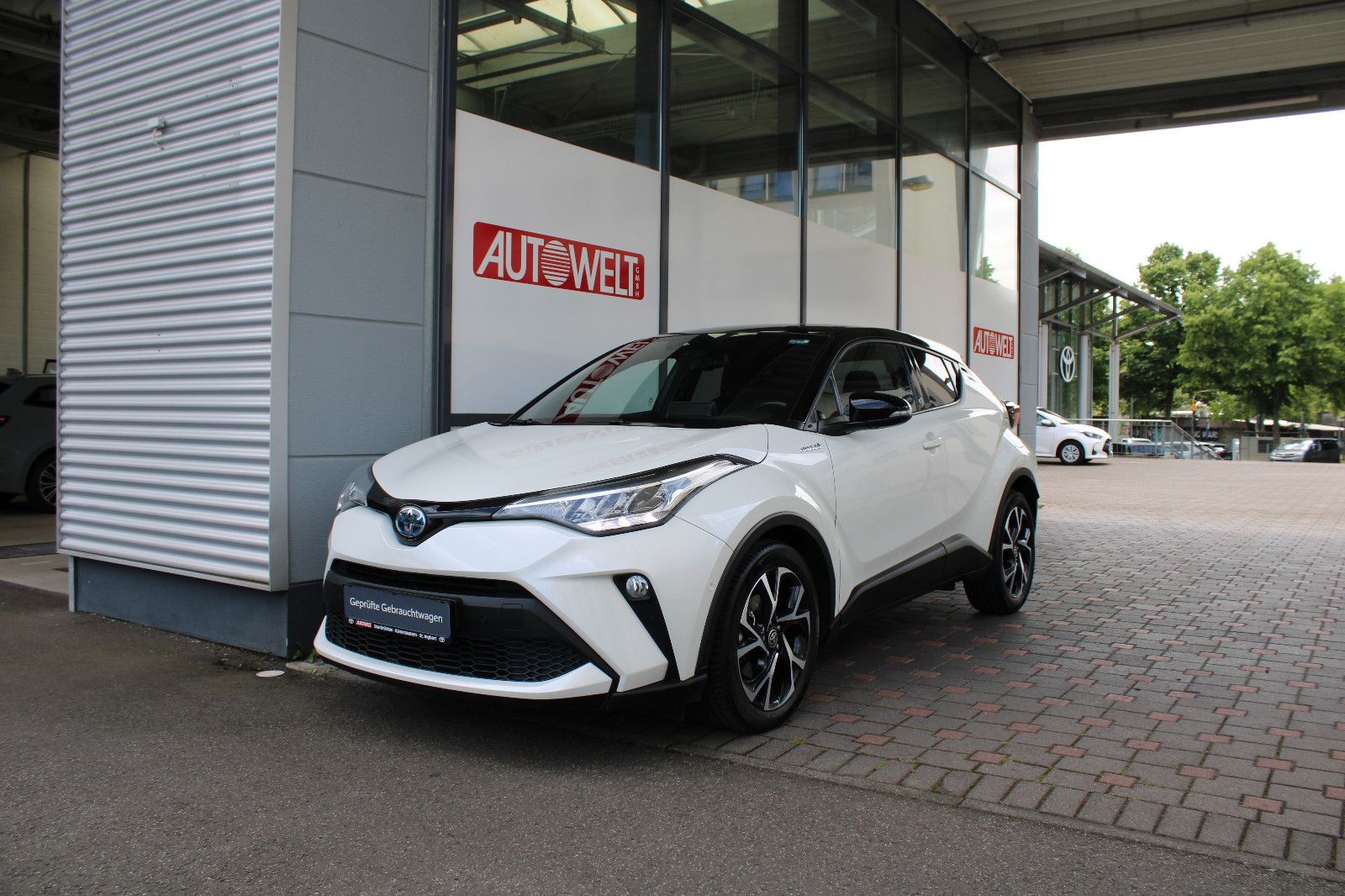 Toyota C-HR 2.0 Hybrid - Samsaru's Car Outlet