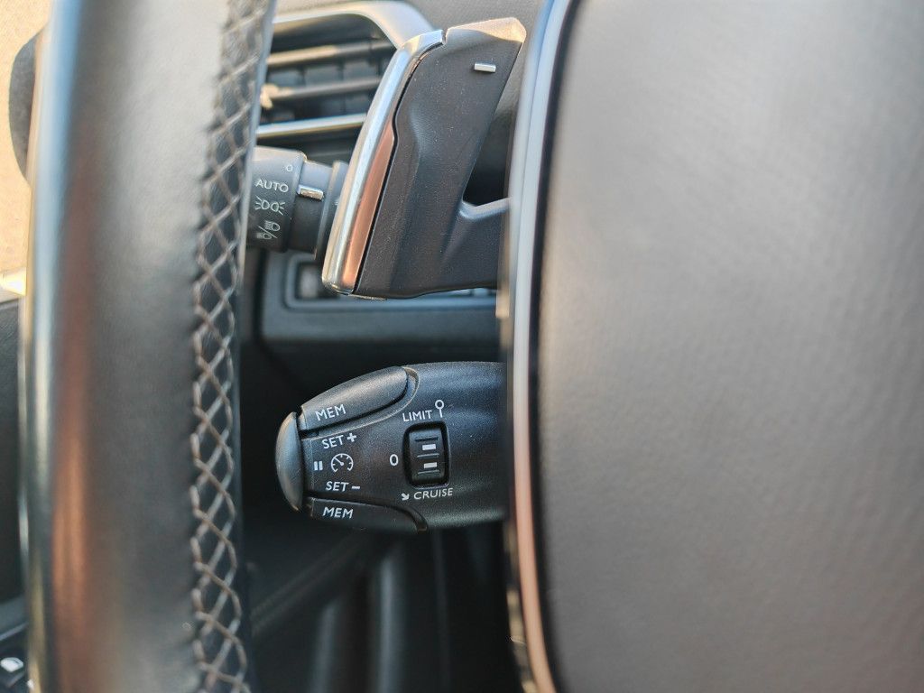 Peugeot 5008 BlueHDI 130 EAT8 ALLURE - Samsaru's Car Outlet