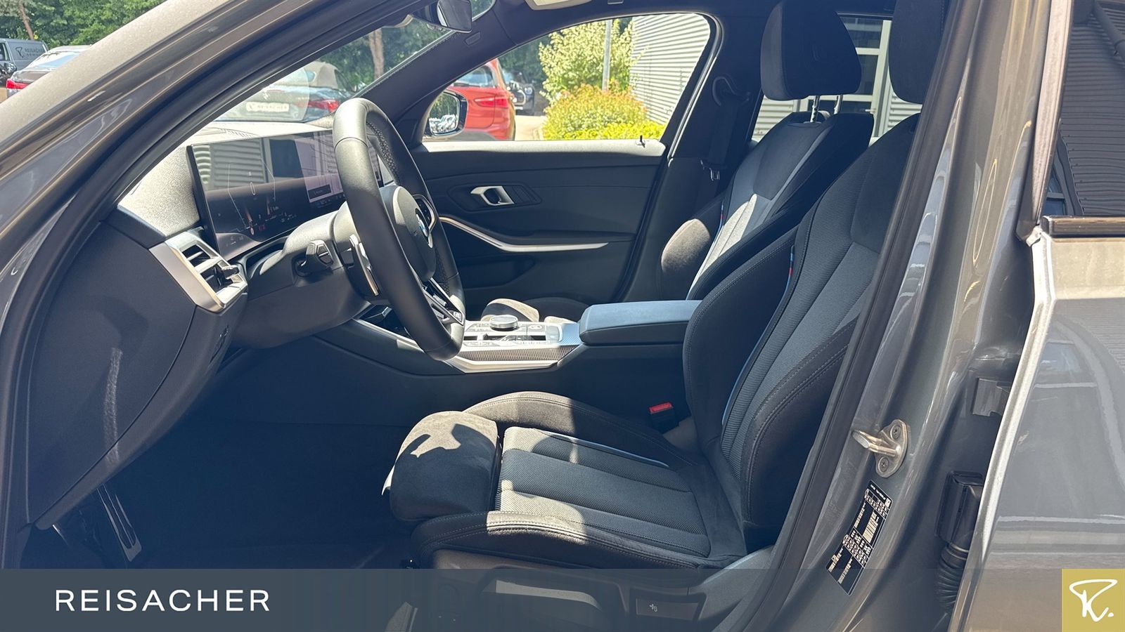 BMW 320i A M-Sport - Samsaru's Car Outlet
