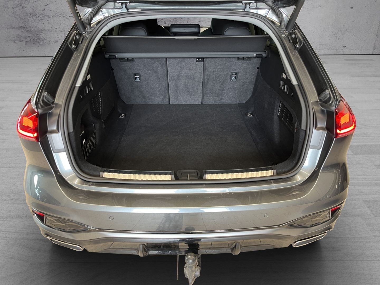 Audi A5 Avant TFSI qu. S line MATRIX AHK 19 TECH PRO